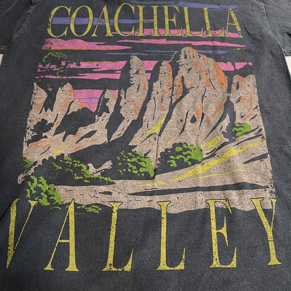 NWOT Coachella Valley Graphic Tee - Picture 3 of 8